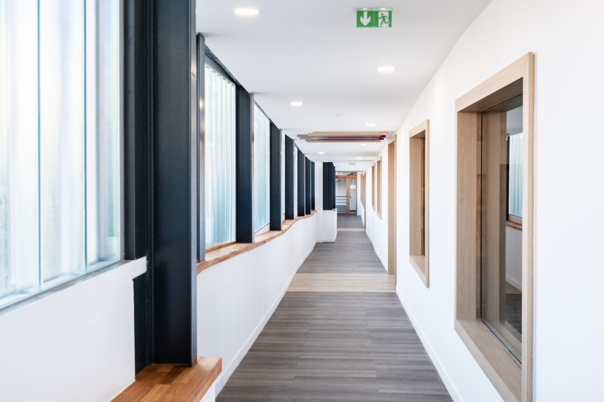 Coursive lumineuse le long de la double peau