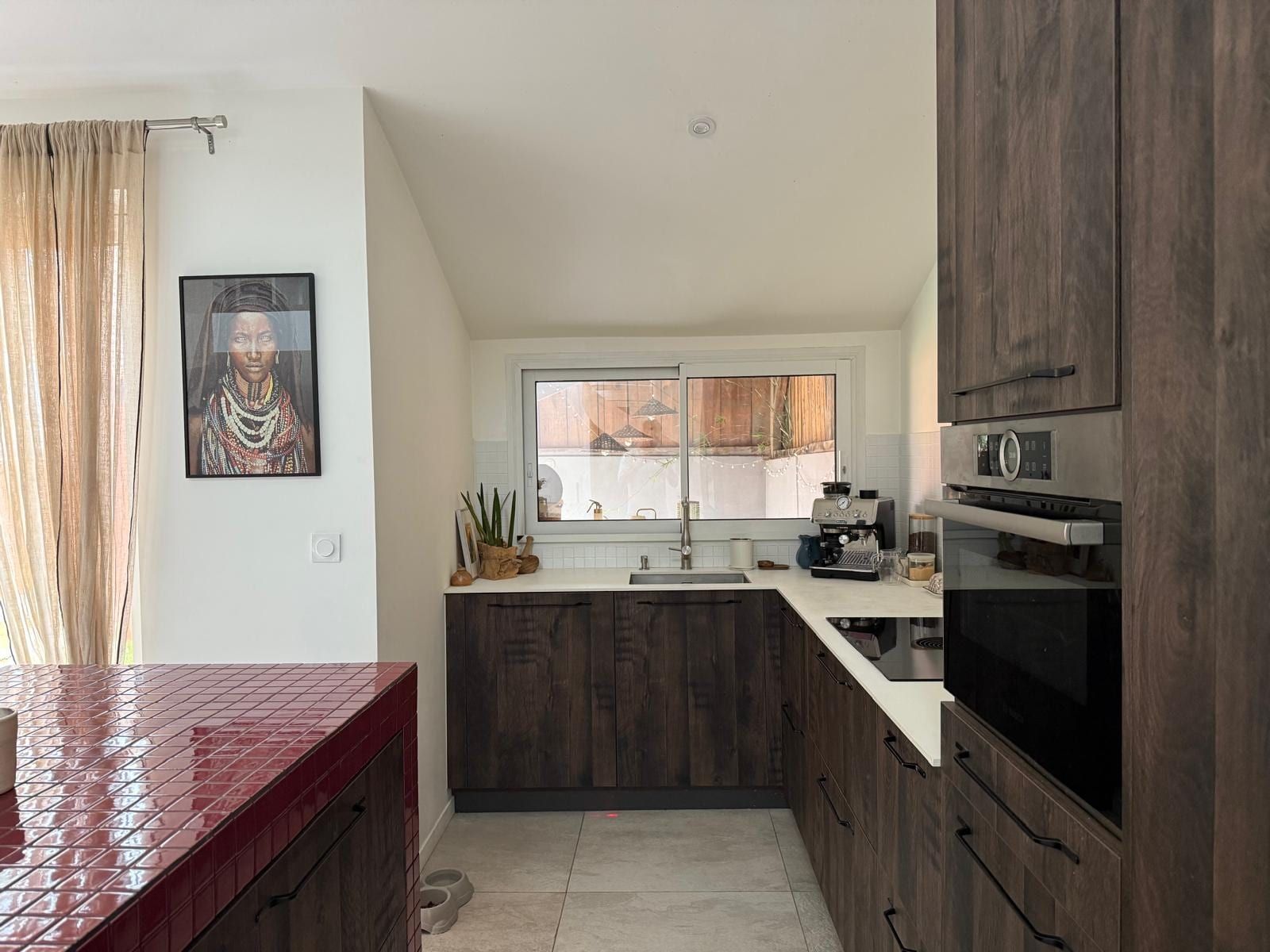 Cuisine en bois sombre